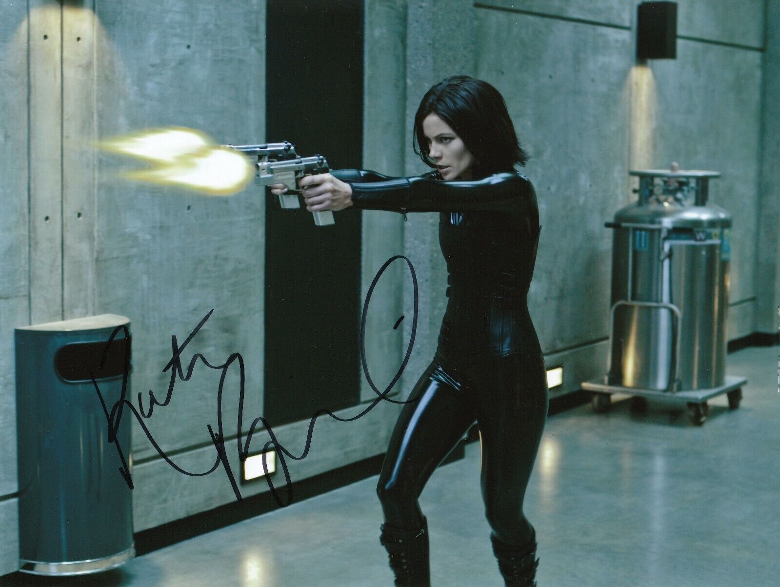 Kate Beckinsale ‘Underworld: Awakening’ Autographed 8x10 Photo Poster painting with a CoA