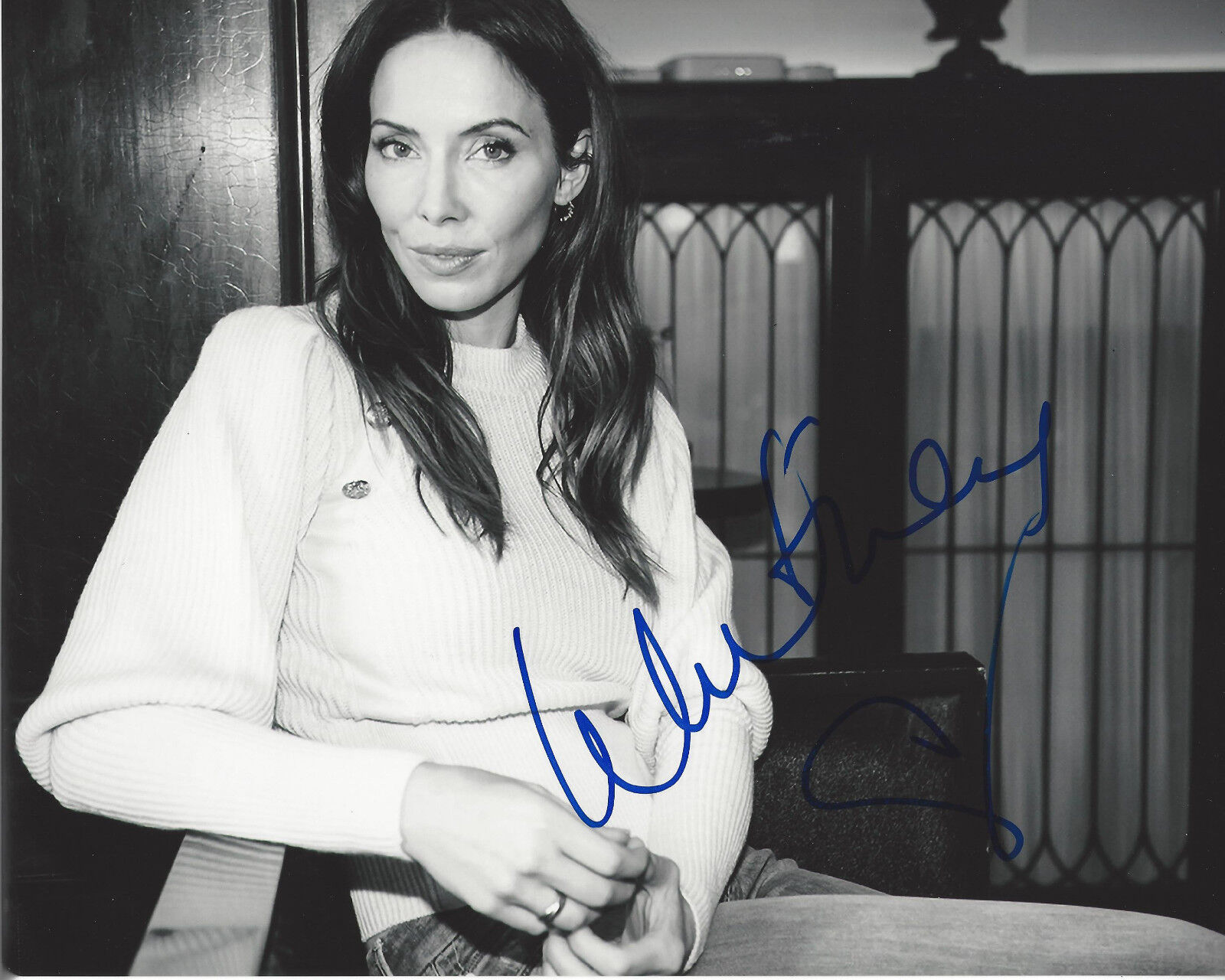 COMEDIAN WHITNEY CUMMINGS SIGNED AUTHENTIC 8X10 Photo Poster painting D w/COA UNDATEABLE PROOF