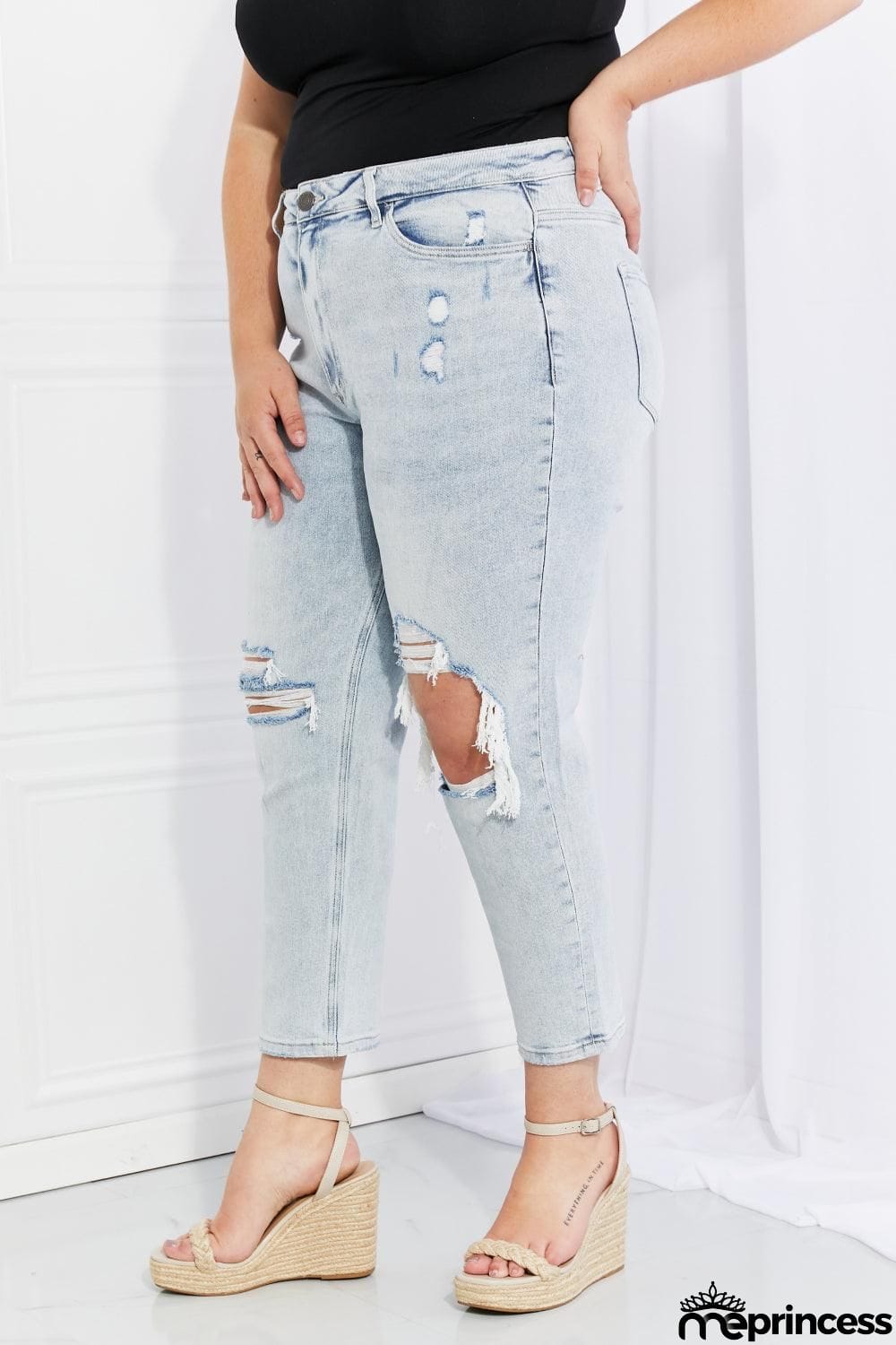 VERVET Stand Out Full Size Distressed Cropped Jeans