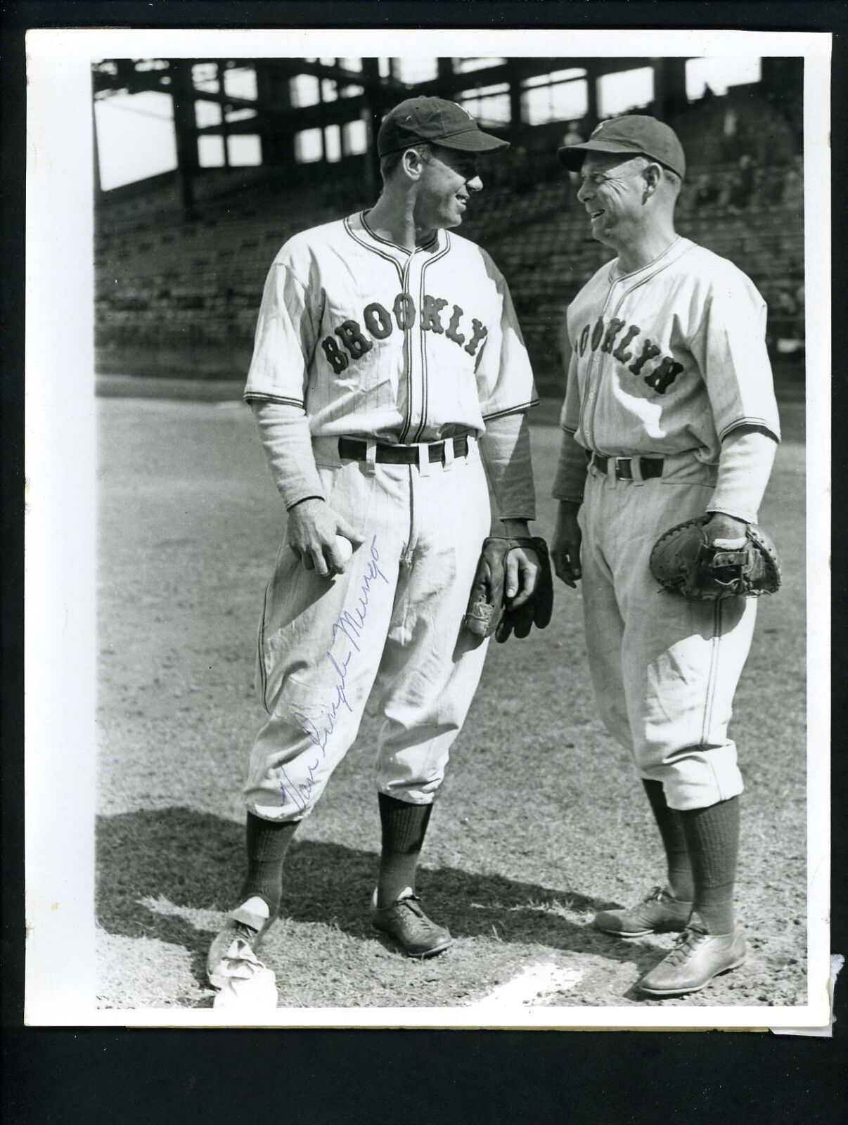 Van Lingle Mungo SIGNED Autographed circa 1930 's Press Photo Poster painting Brooklyn Dodgers