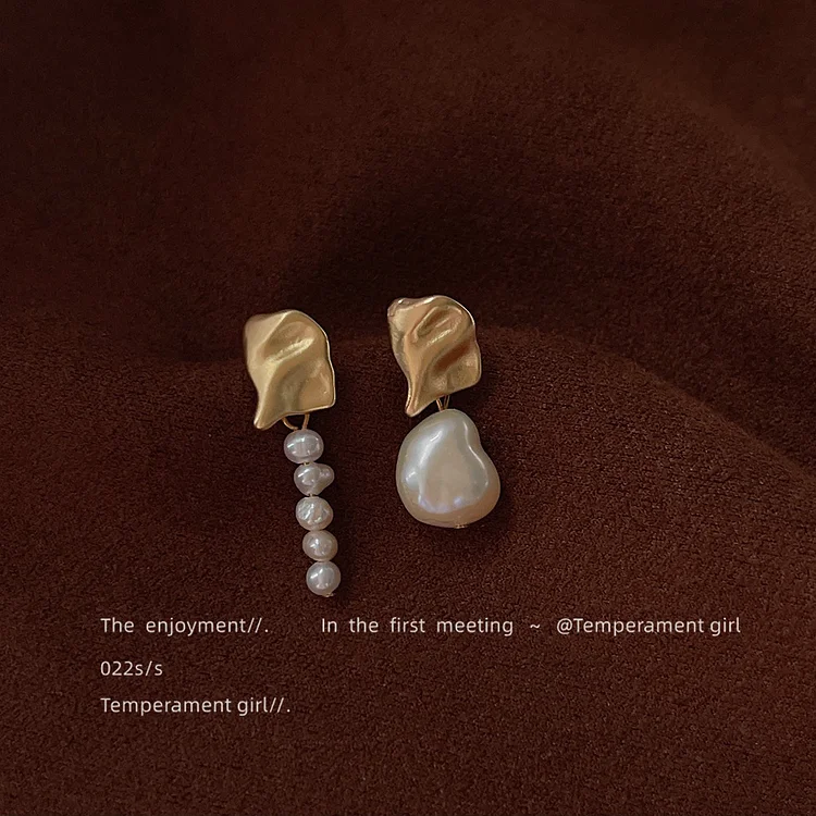 Retro Baroque Pearl Earrings