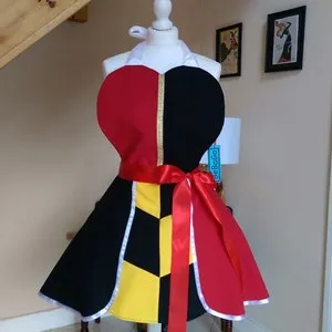 pornhint Pornhint Queen of Hearts apron