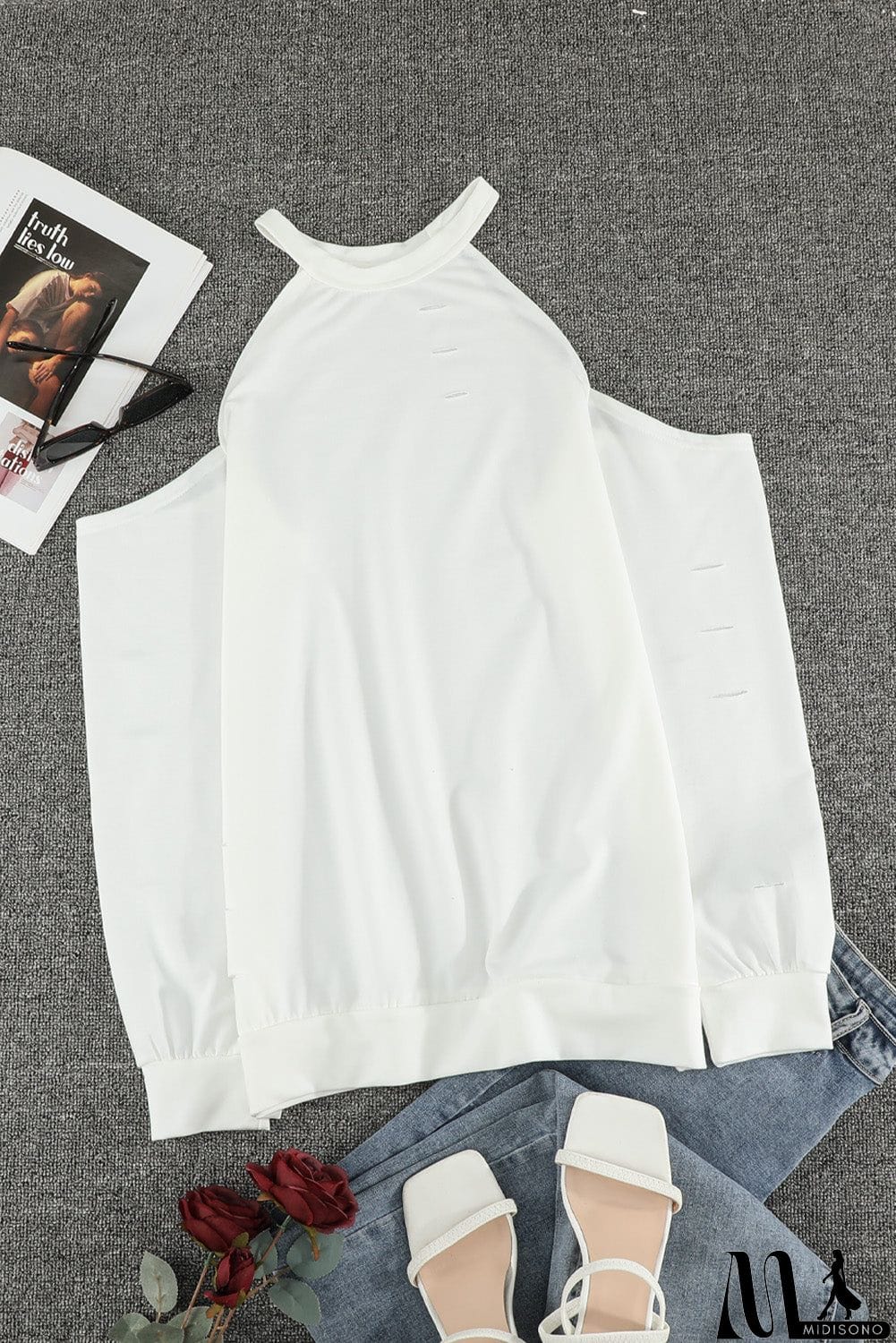 MidiSono - Out Off-the-shoulder Long Sleeve T-shirt