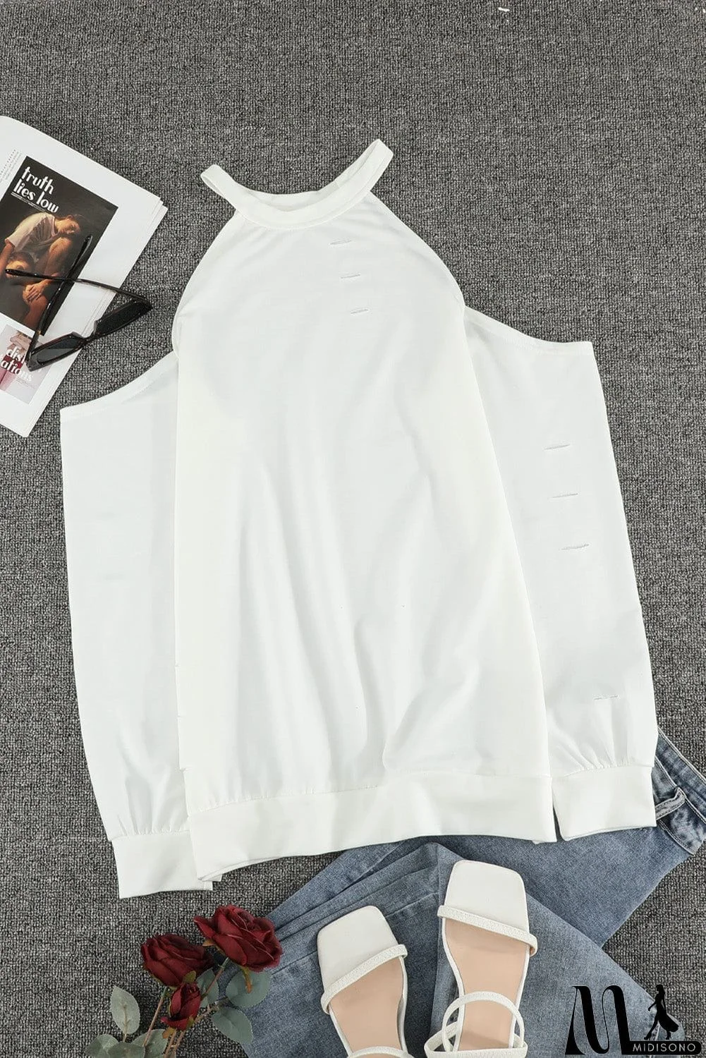 MidiSono - Out Off-the-shoulder Long Sleeve T-shirt
