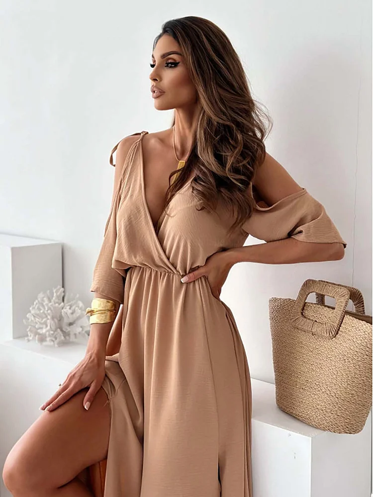 Elegantes Midikleid mit Spaghettiträgern