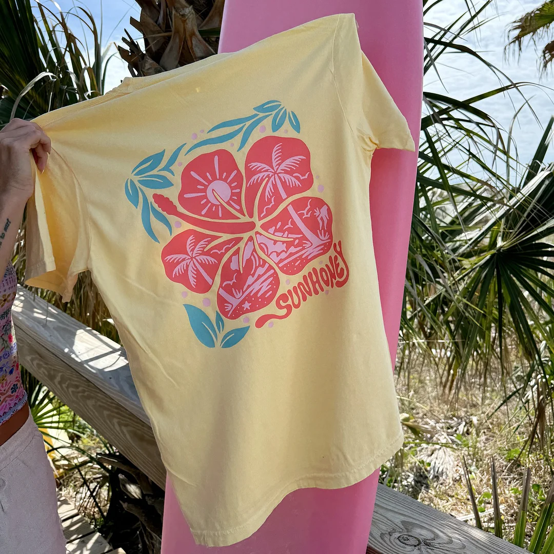  Tropical Floral Graphic T-Shirt for Summer Fun  