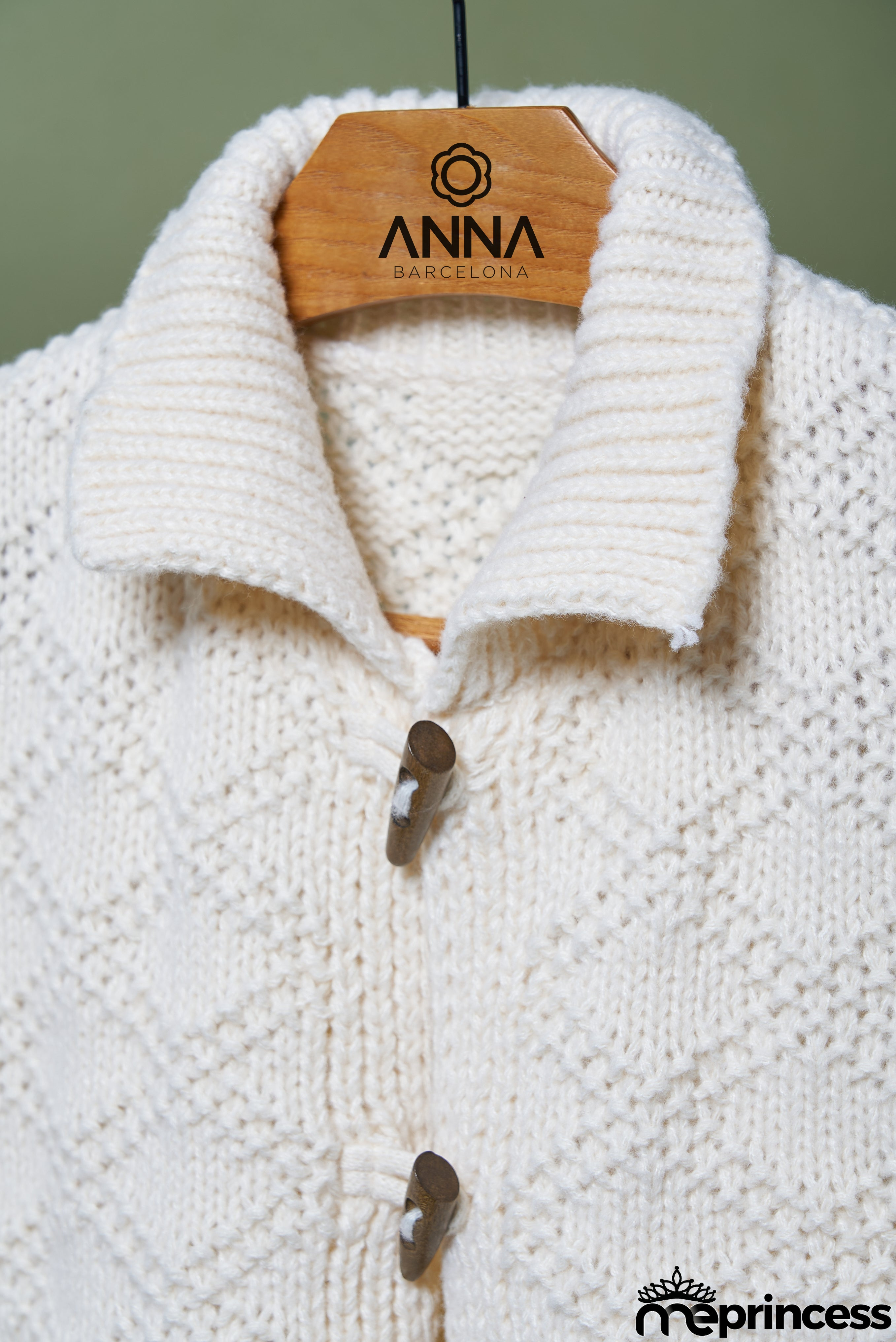 Fashionable and Minimalist general garment