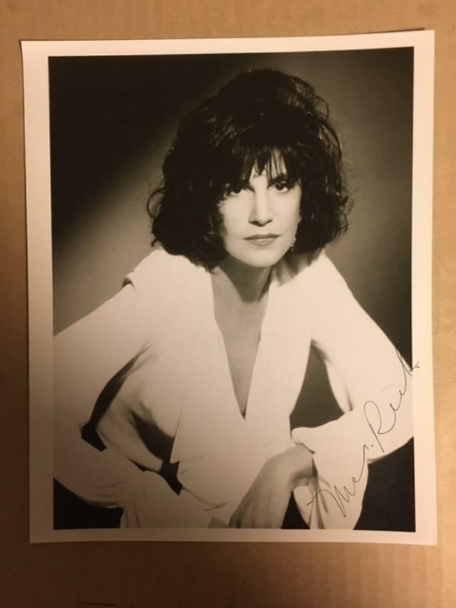 Mercedes Ruehl Actress Signed 8x10 Stunning Photo Poster painting COA