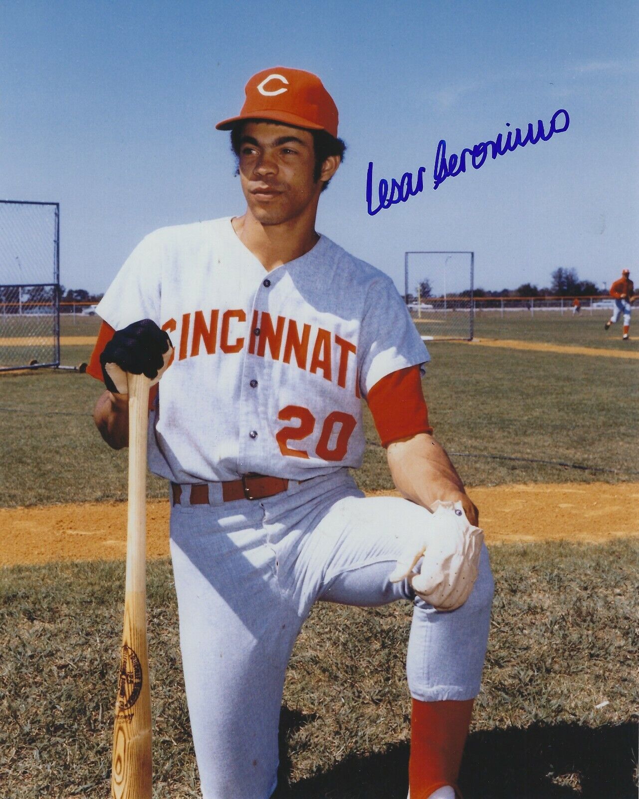 Autographed 8x10 CESAR GERONIMO Cincinnati Reds Photo Poster painting w/ COA