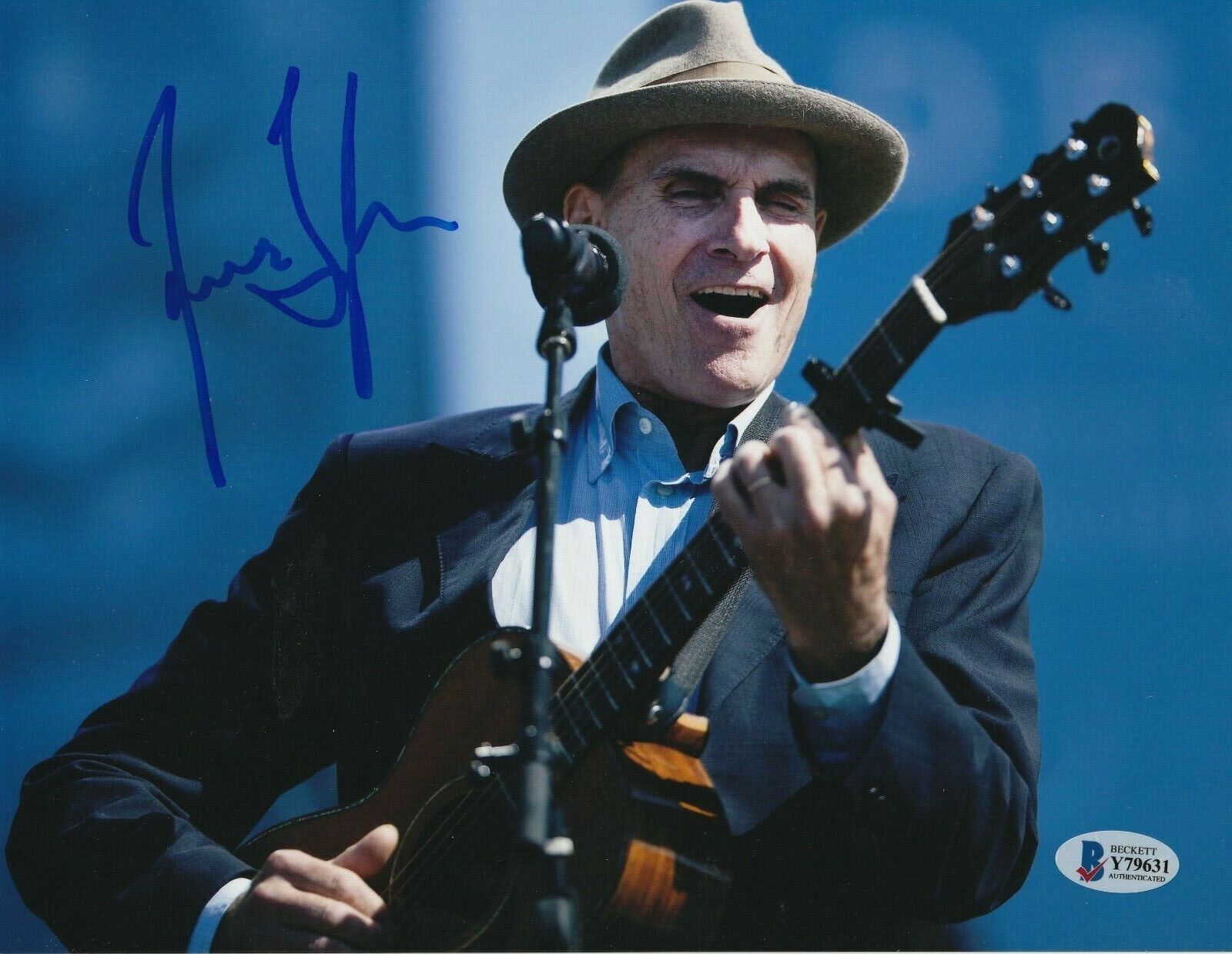 JAMES TAYLOR Signed in CONCERT 8x10 Photo Poster painting w/ Beckett COA