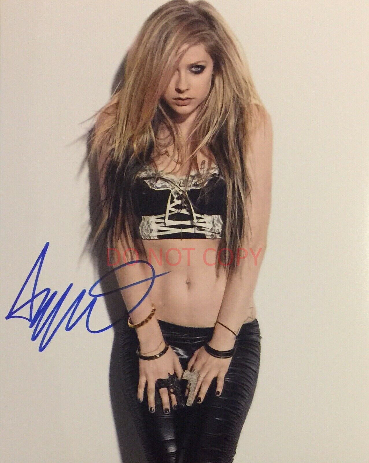 Avril Lavigne Autographed Signed 8x10 Sexy Girlfriend Complicated Photo Poster painting REPRINT