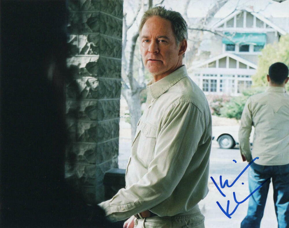 KEVIN KLINE SIGNED AUTOGRAPH 8X10 Photo Poster painting - SILVERADO STUD, A FISH CALLED WANDA