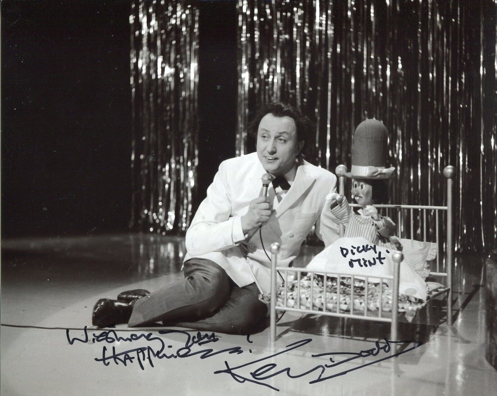 Comedy entertainer Ken Dodd signed 8x10 Photo Poster painting - UACC DEALER