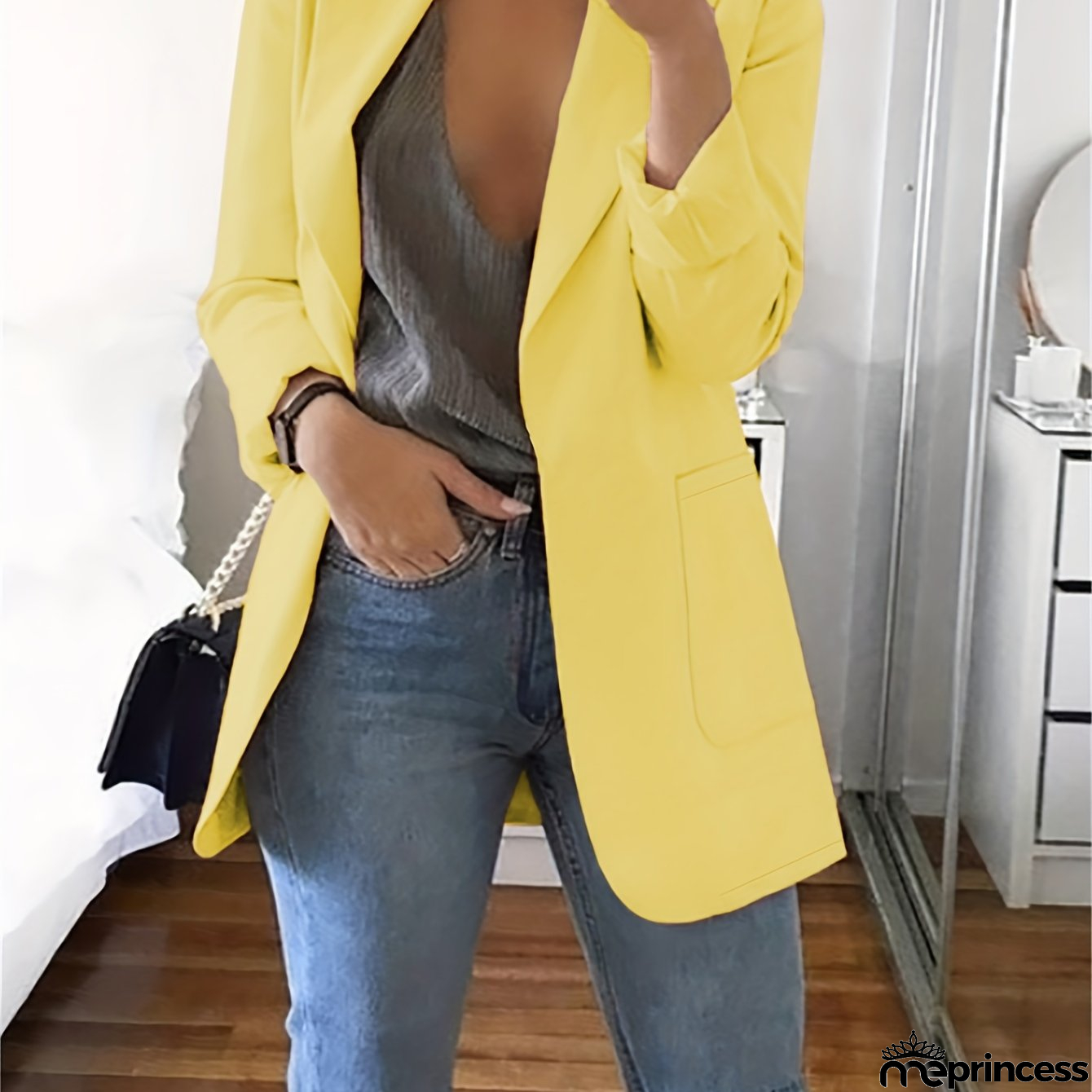 Effortless and Trendy Blazer