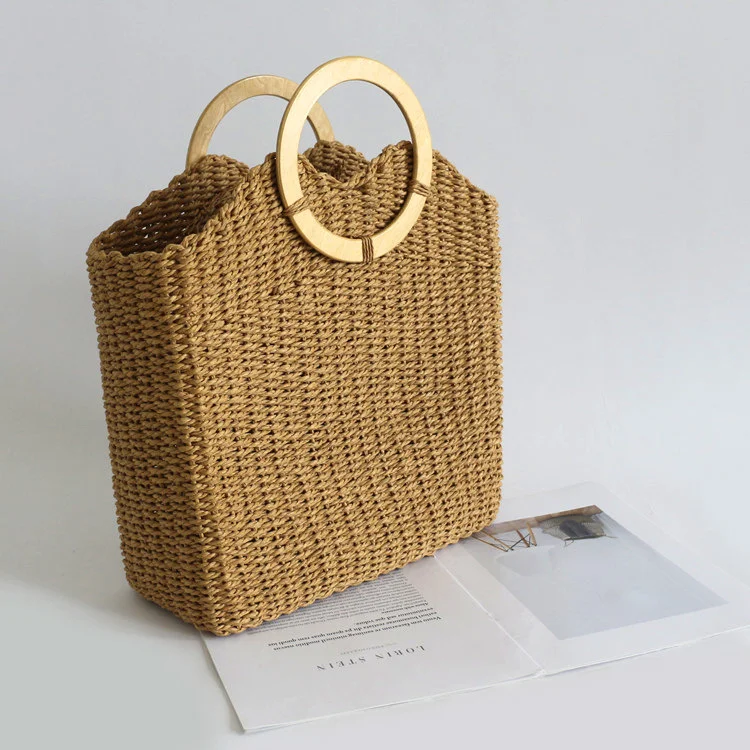 Vertical strip simple and versatile straw bag