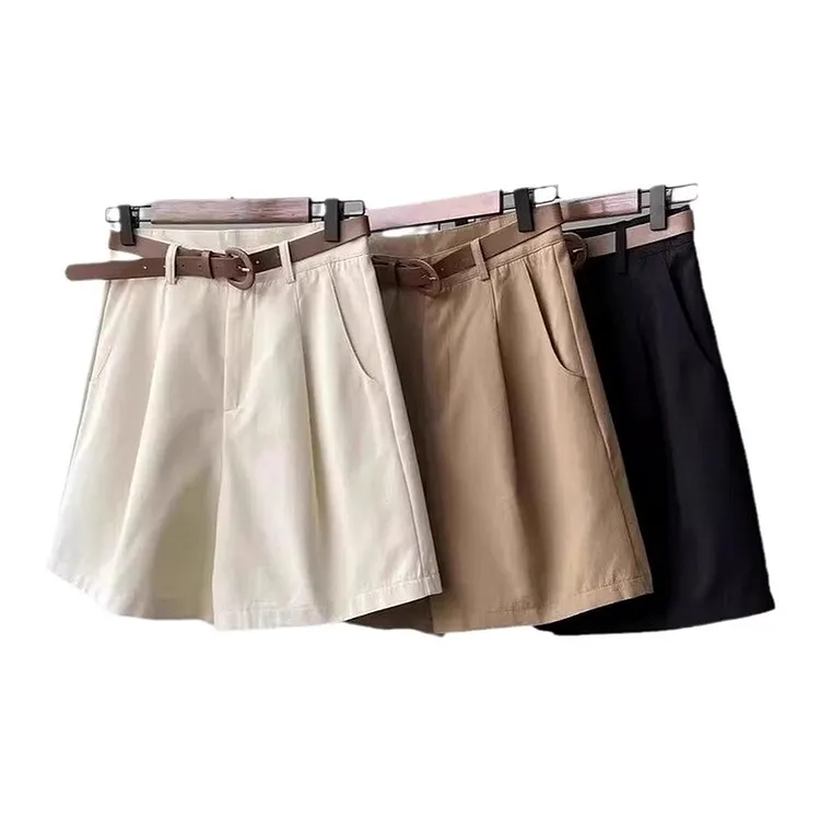 Relaxed Fit Women's Cargo Shorts with a Casual Streetwear Vibe