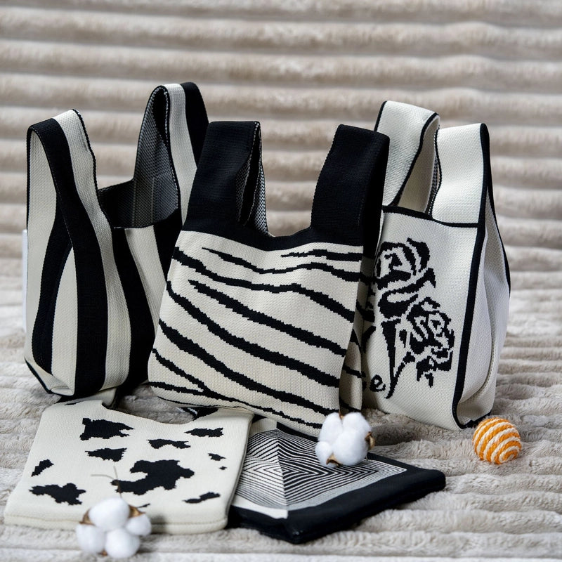 Women's Small Polyester Letter Floral Elegant Streetwear Square Open Handbag2