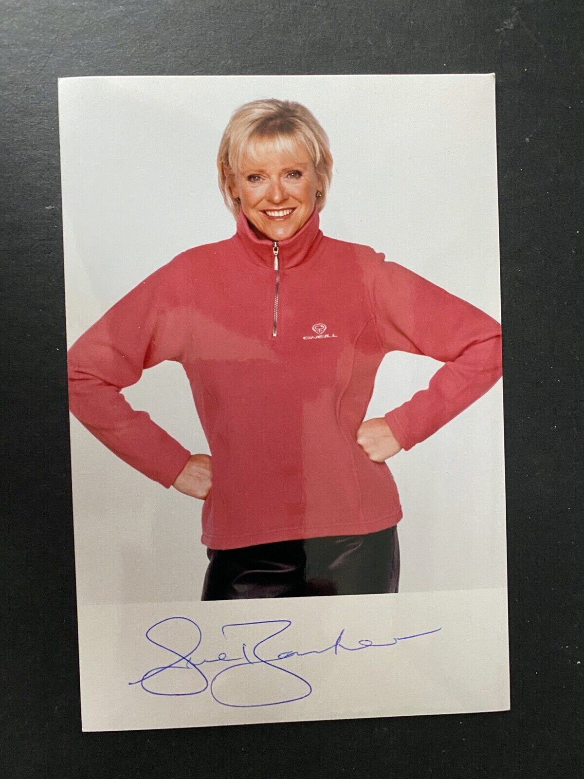 SUE BARKER - FORMER TENNIS STAR & TV PRESENTER - SUPERB SIGNED Photo Poster paintingGRAPH