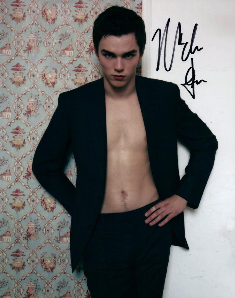 Nicholas Hoult Signed 8x10 Photo Poster painting Autographed Picture plus COA