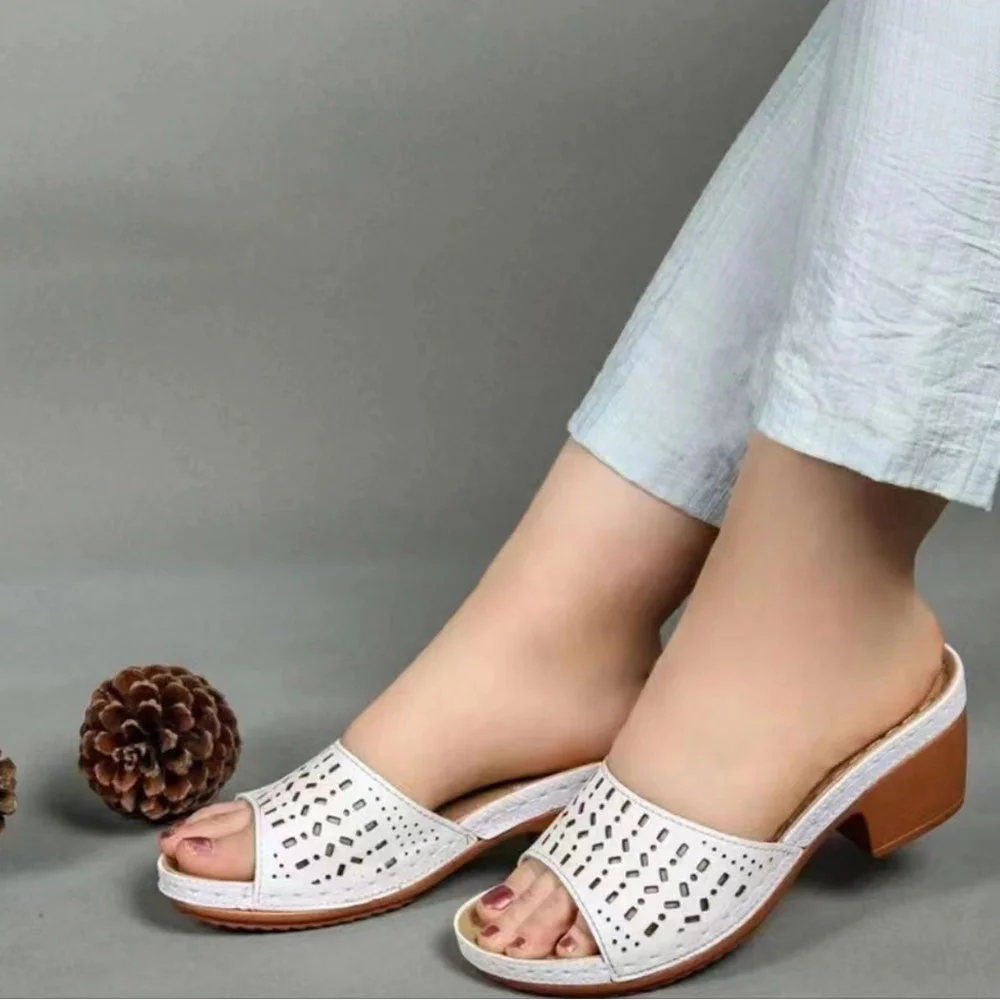 Smiledeer Summer new leather thick-heeled women's hollow slippers