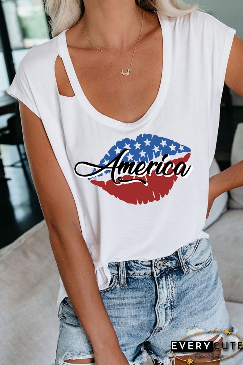 White America Flag Lip Print Distressed Crewneck T-shirt