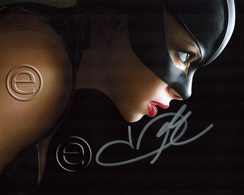 Halle Berry Catwoman Autographed Signed Photo Poster painting 8 x 10 print Photo Poster painting picture poster wall art autograph