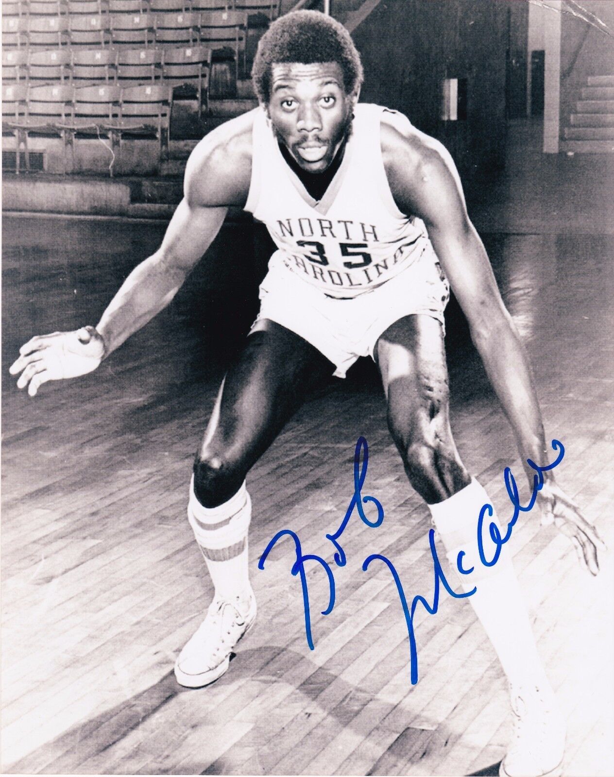 BOB MCADOO NORTH CAROLINA TAR HEELS ACTION SIGNED 8x10