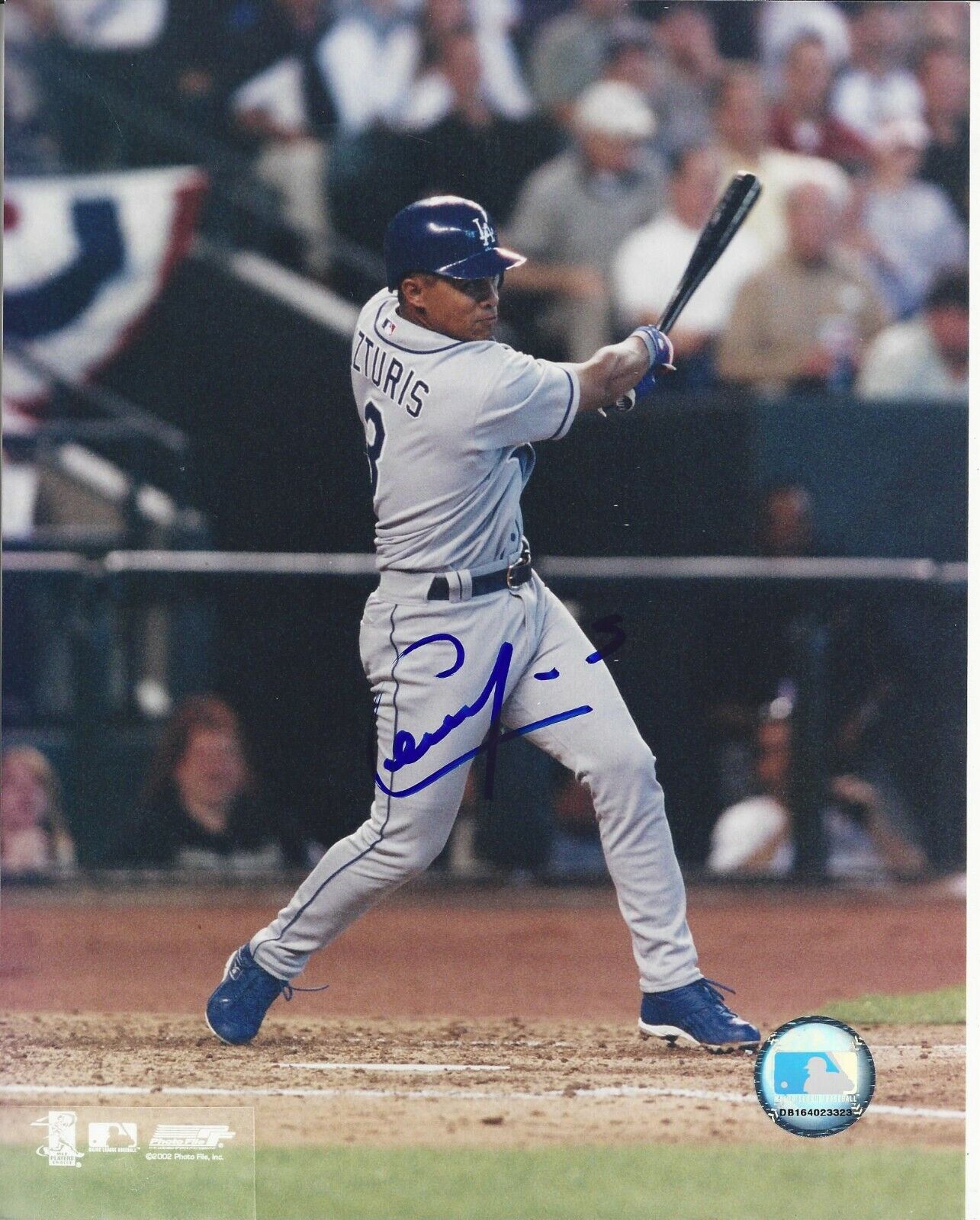 Cesar Izturis autographed 8x10 Los Angeles Dodgers#S1130