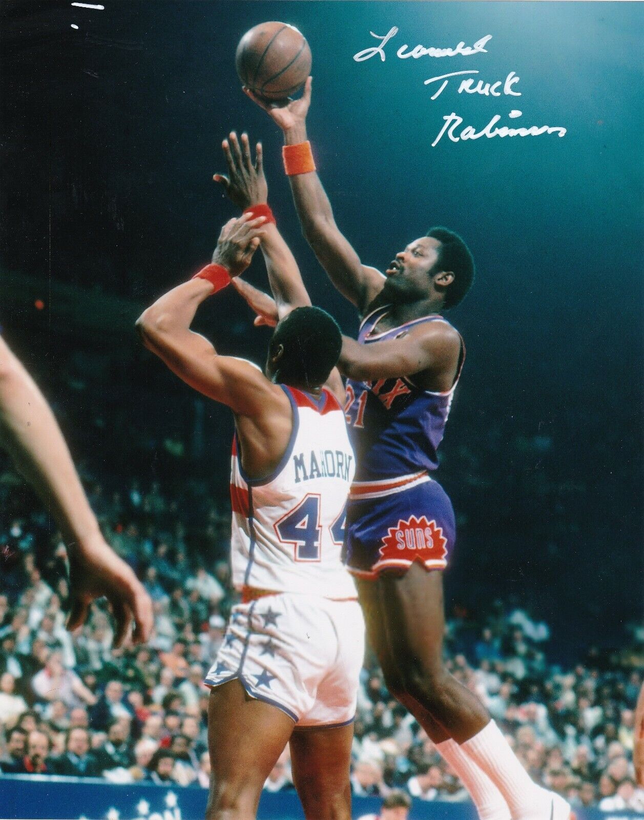 LEONARD TRUCK ROBINSON PHOENIX SUNS ACTION SIGNED 8x10