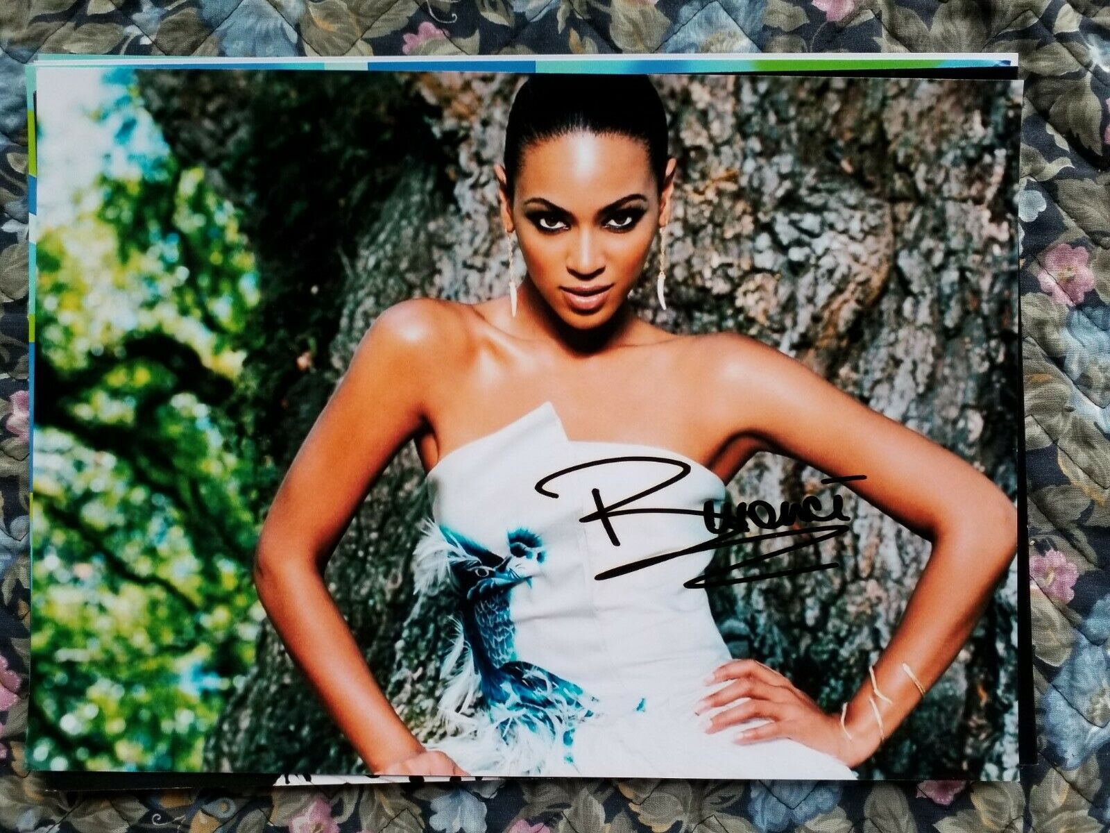 Beyonce Signed Authentic Autographed 8.2 x 11.2 Photo Poster paintinggraph