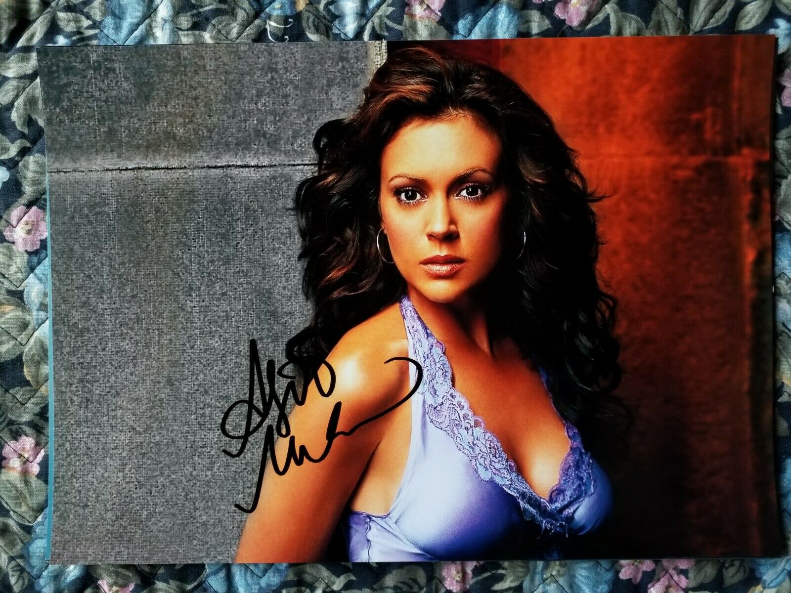 Alyssa Milano Authentic Autographed 8.2 x 11.5 Signed Photo Poster painting