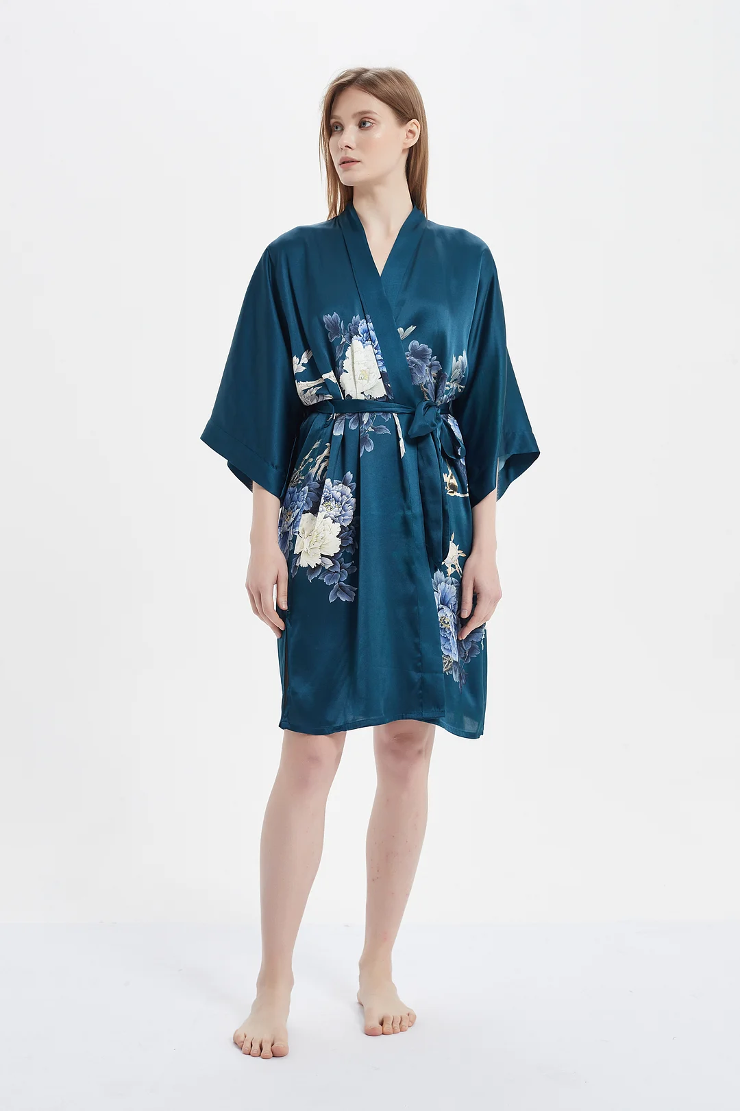 19 MOMME Kimono en soie imprimé floral bleu - grande taille 1