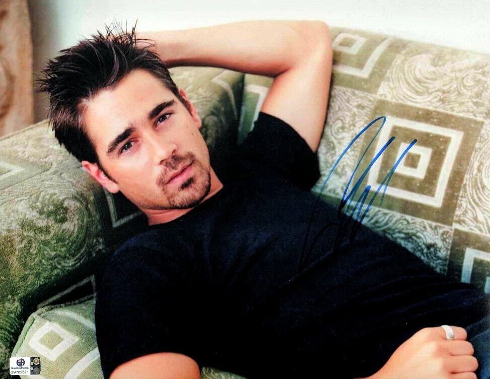 Colin Farrell Signed Autographed 11X14 Photo Poster painting Sexy Vintage T-Shirt GV769621