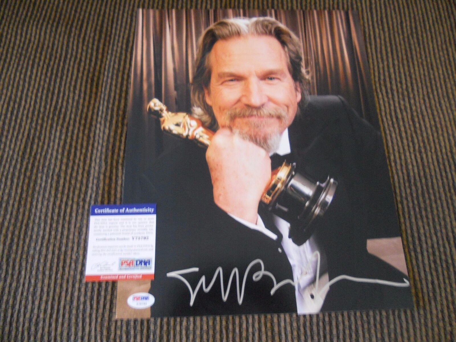 Jeff Bridges Holding Oscar Signed Autographed 11x14 Photo Poster painting PSA Certified F4