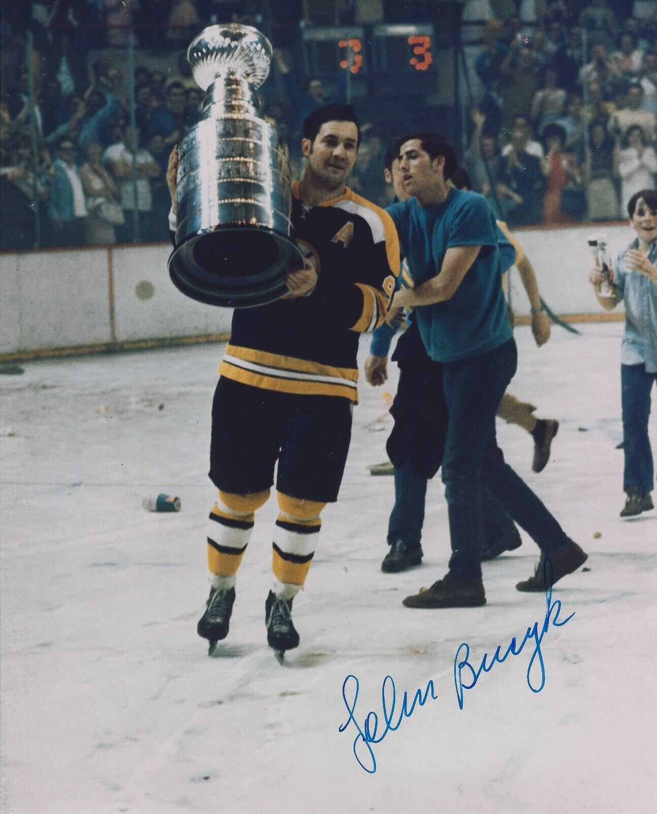 Signed 8x10 JOHNNY BUCYK Autographed Boston Bruins Photo Poster painting - COA