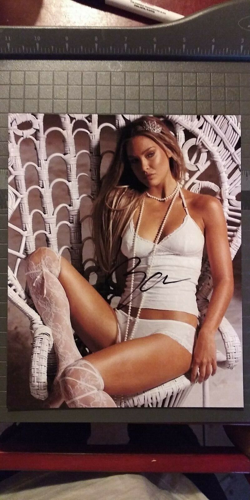 Bar Refaeli signed 8x10