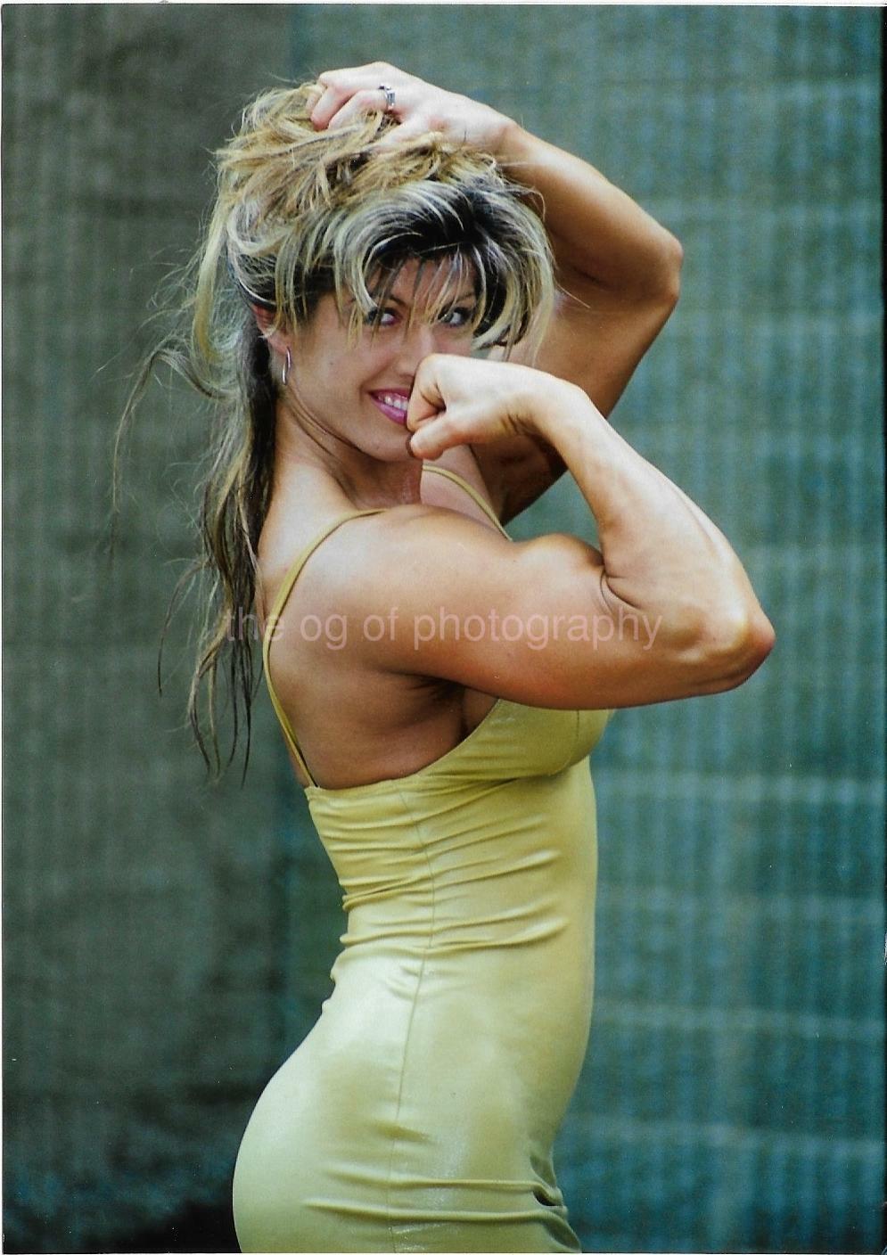 PRETTY WOMAN 80's 90's FOUND Photo Poster painting Color MUSCLE GIRL 5 x 7 EN 111 6 W