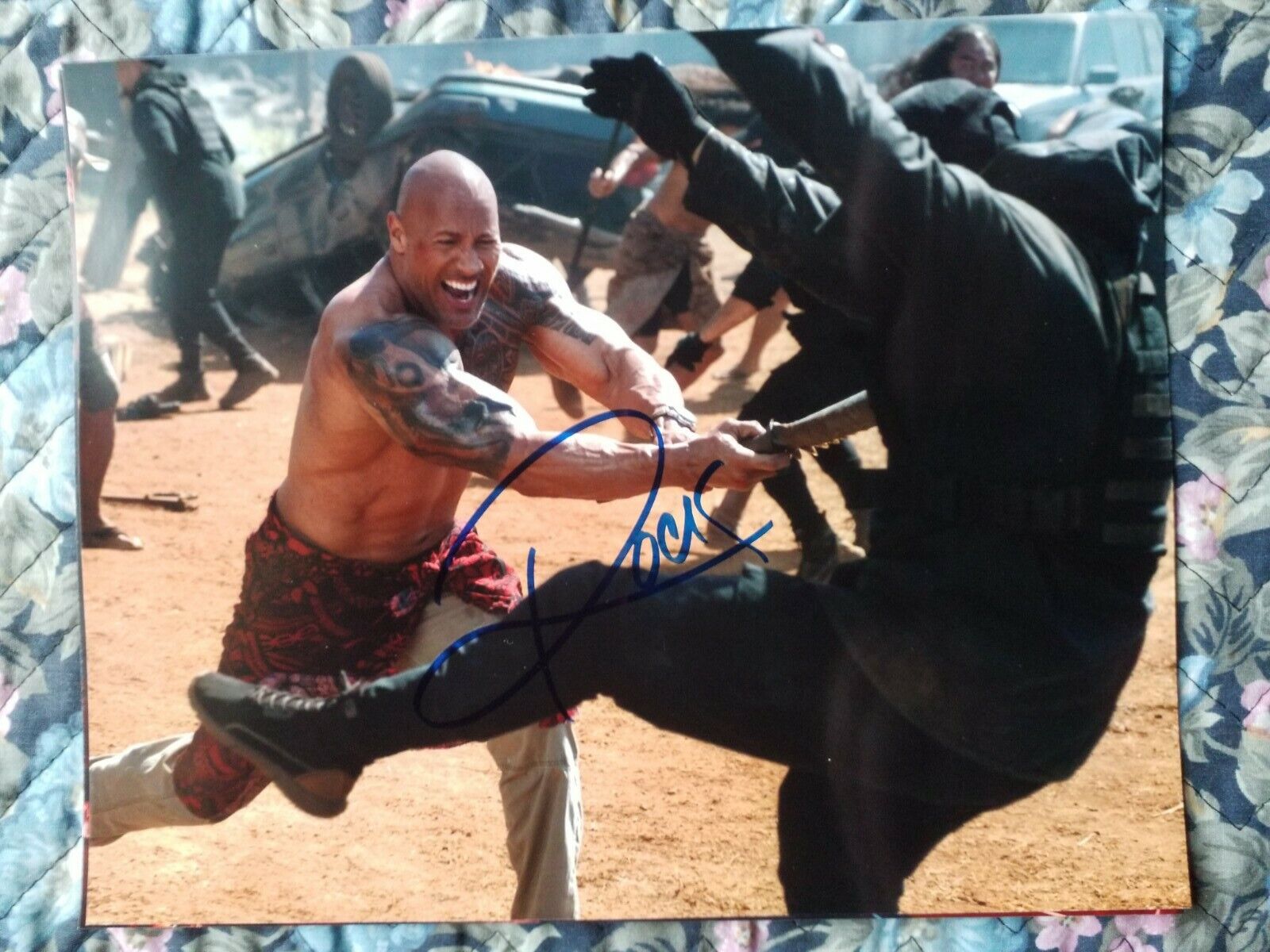 Autographed Rock Authentic Signed 8 x 10 Photo Poster painting The Rock