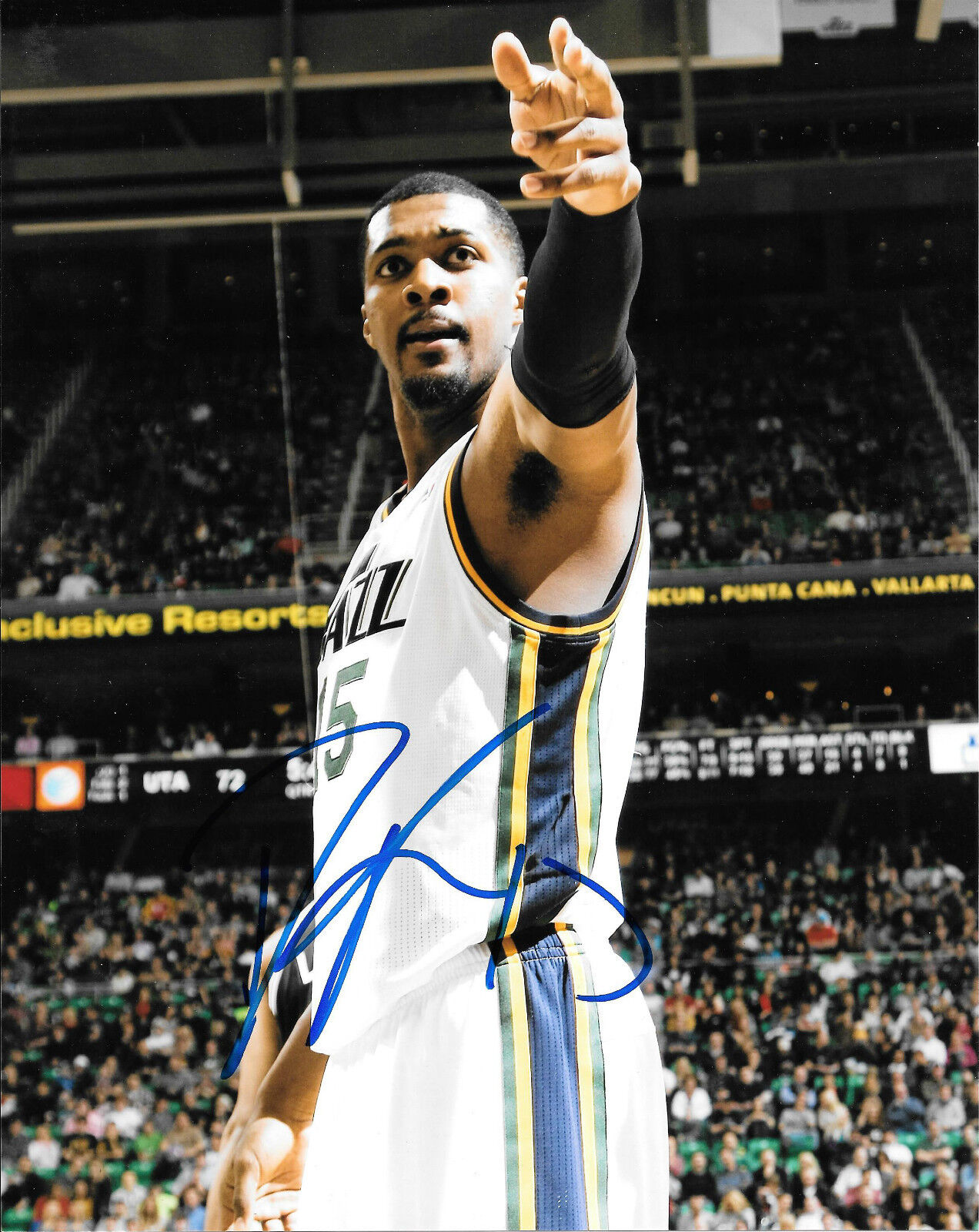 GFA Utah Jazz * DERRICK FAVORS * Signed 8x10 Photo Poster painting D4 COA