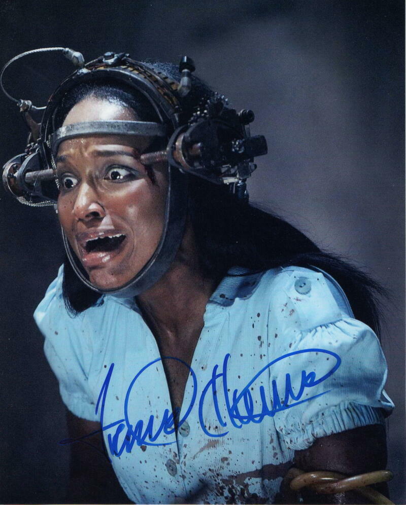 TANEDRA HOWARD SIGNED AUTOGRAPH 8X10 Photo Poster painting - SCREAM QUEENS, SIMONE BERTSON SAW