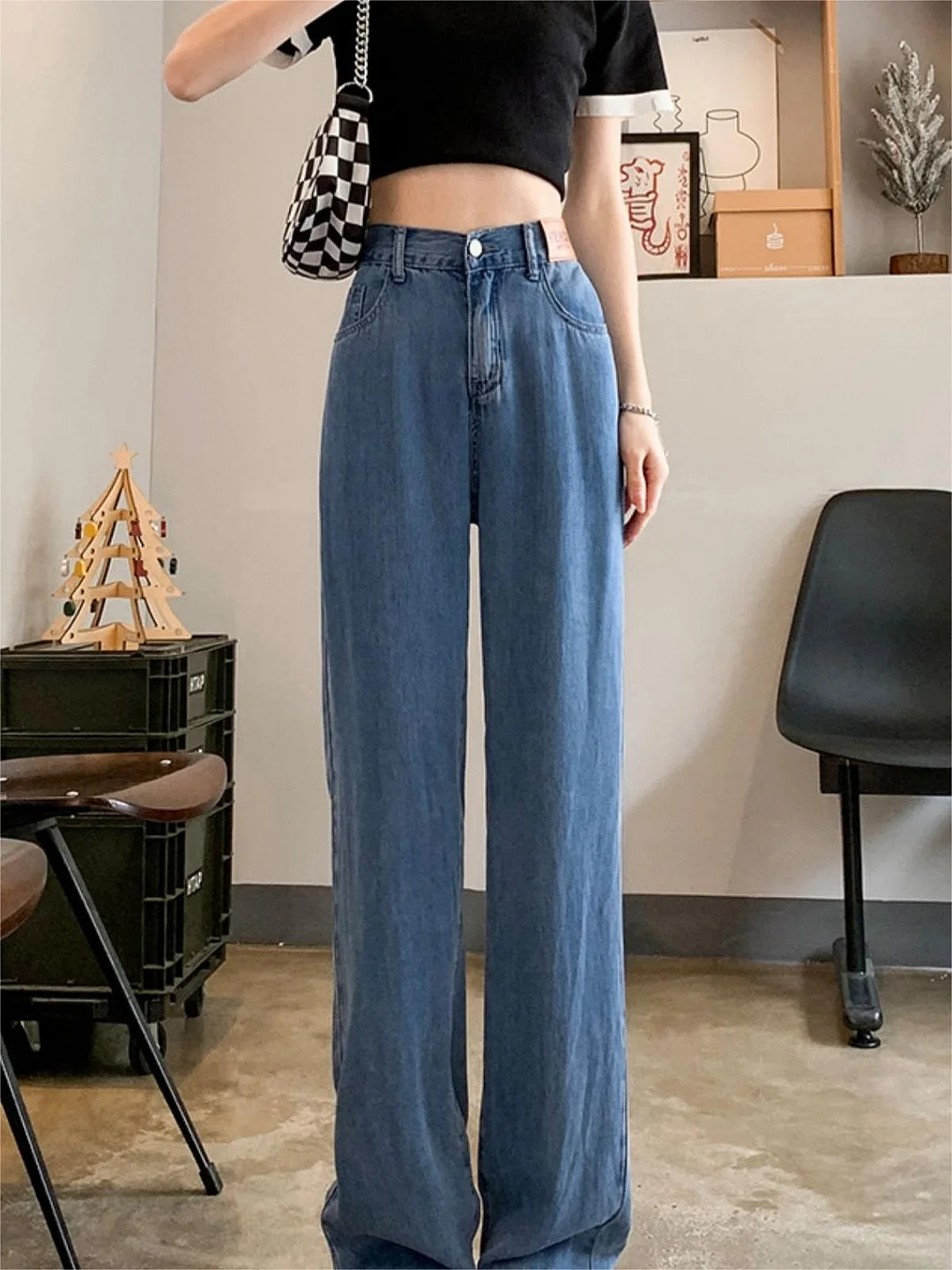 Brownm baggy air jeans with a high waist