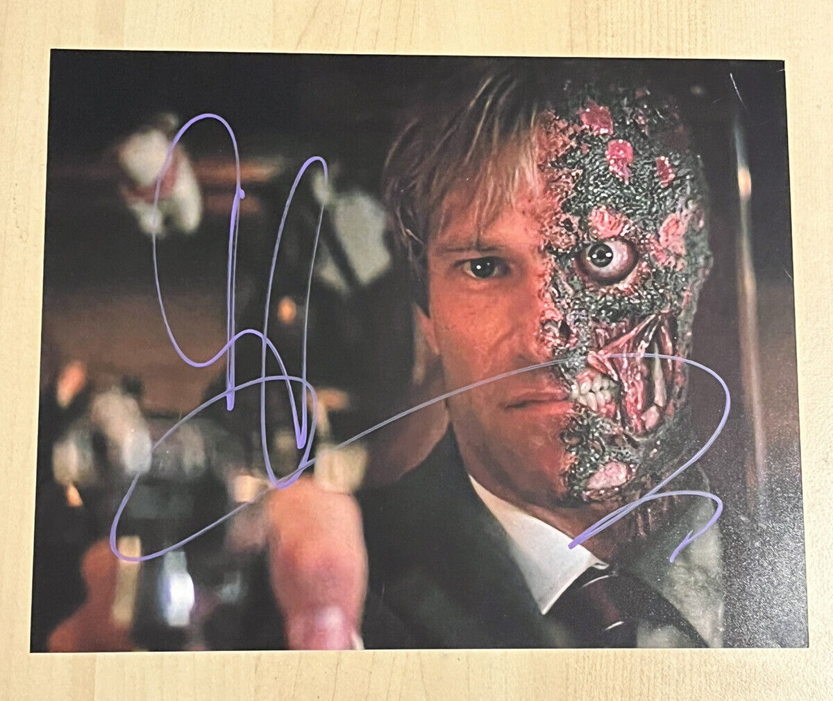 AARON ECKHART SIGNED 8x10 Photo Poster painting ACTOR AUTOGRAPHED THE DARK KNIGHT BATMAN COA