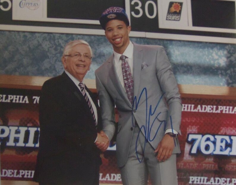 Michael Carter-Williams Signed Autographed Glossy 8x10 Photo Poster painting - Philadelphia 76ers