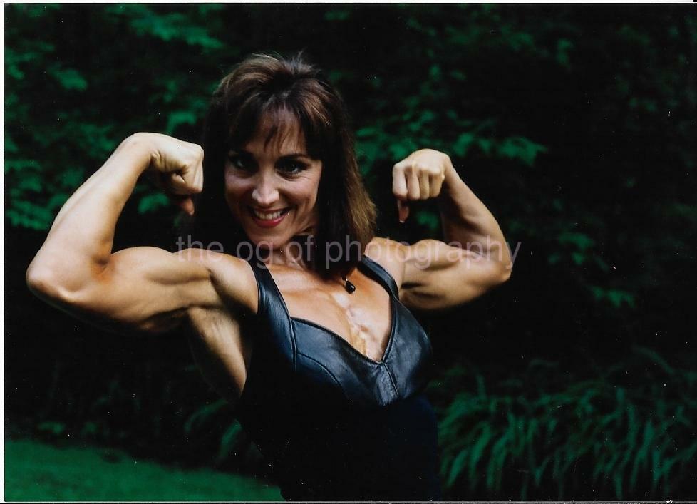 FEMALE BODYBUILDER 80's 90's FOUND Photo Poster painting Color MUSCLE WOMAN Original EN 16 25 G