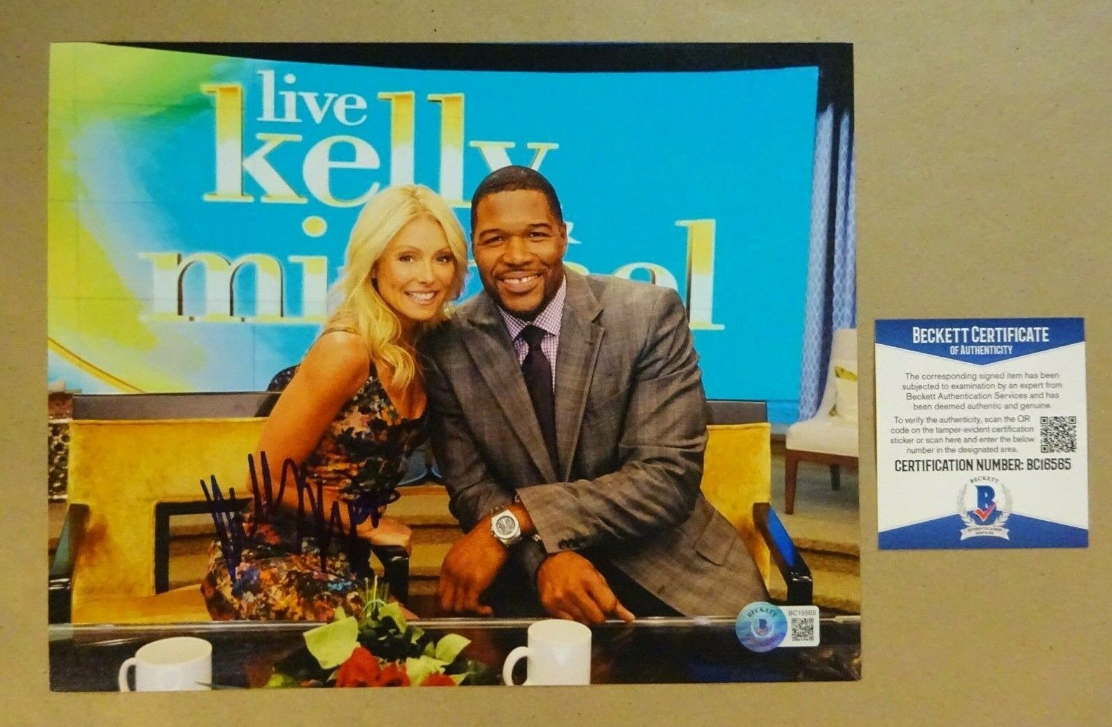 Autographed KELLY RIPA Signed 8x10