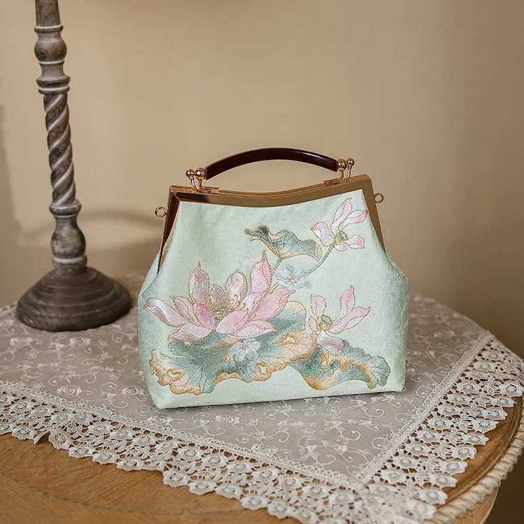 Vintage Floral Embroidery Medium Size Kisslock Handbag 