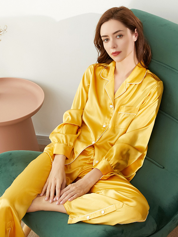 Glorious Silk Pajamas With Button Closure On Hem