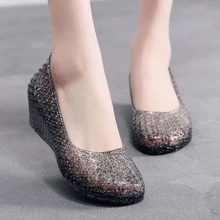 2020 Summer Super Soft Glitter Gold Crystal Jelly Ladies Sandals Wedges Comfortable Hollow Hole Shoes Beach Shoes.