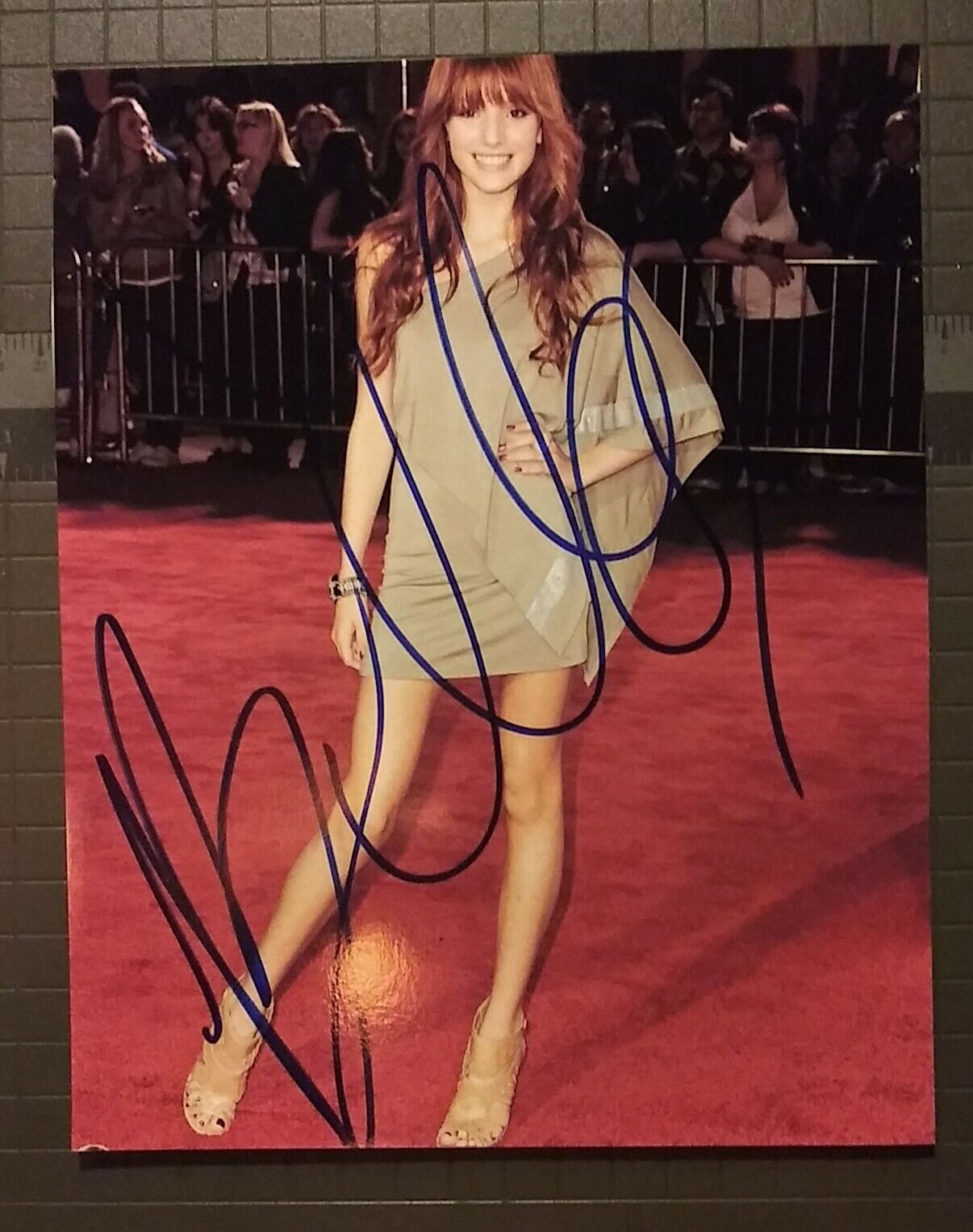 Bella Thorne signed 8x10