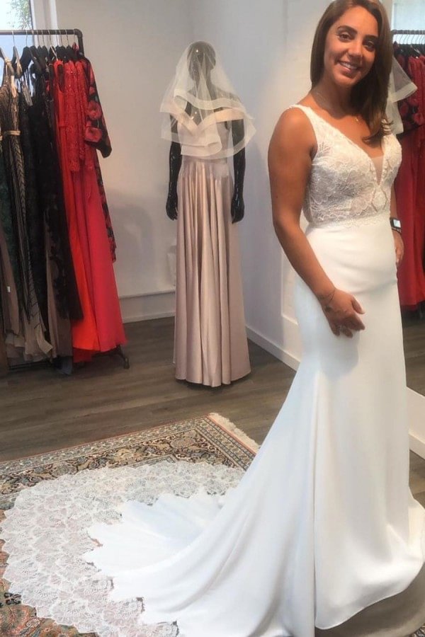 Vintage Open Back Spaghetti-Straps Mermaid V-neck Wedding Dress Floor-length Satin With Appliques Lace | Ballbellas Ballbellas